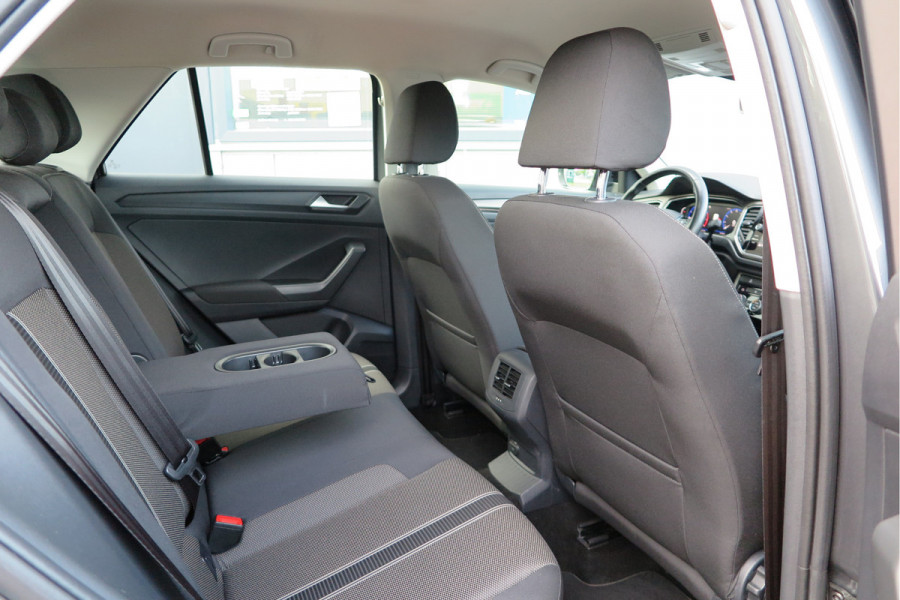 Volkswagen T-Roc 1.0 TSI 85kw 116pk Style Led, Virtual Cockpit, LMV, Camera , Trekhaak afneembaar, DAB+ ,Navigatie via Carplay, PDC etc.