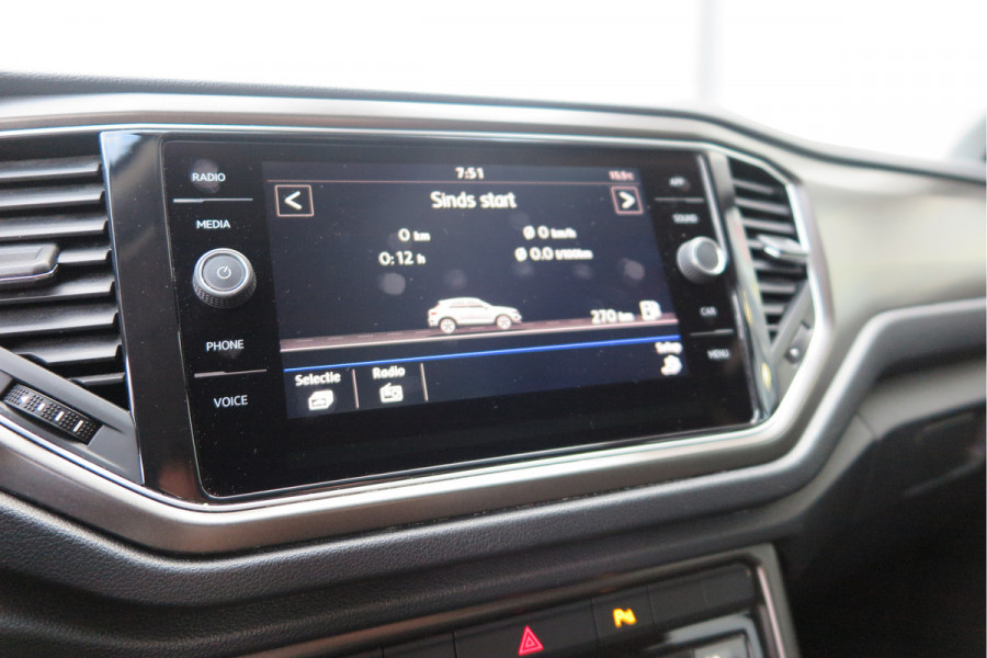Volkswagen T-Roc 1.0 TSI 85kw 116pk Style Led, Virtual Cockpit, LMV, Camera , Trekhaak afneembaar, DAB+ ,Navigatie via Carplay, PDC etc.