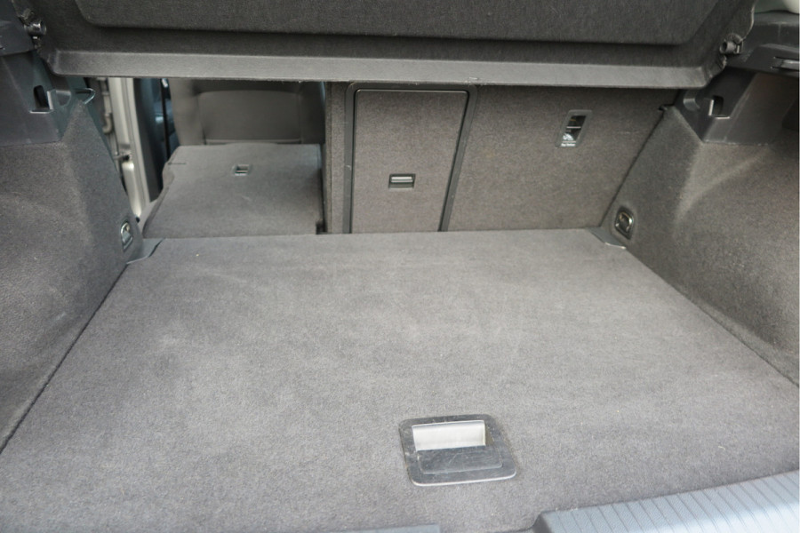 Volkswagen T-Roc 1.0 TSI 85kw 116pk Style Led, Virtual Cockpit, LMV, Camera , Trekhaak afneembaar, DAB+ ,Navigatie via Carplay, PDC etc.