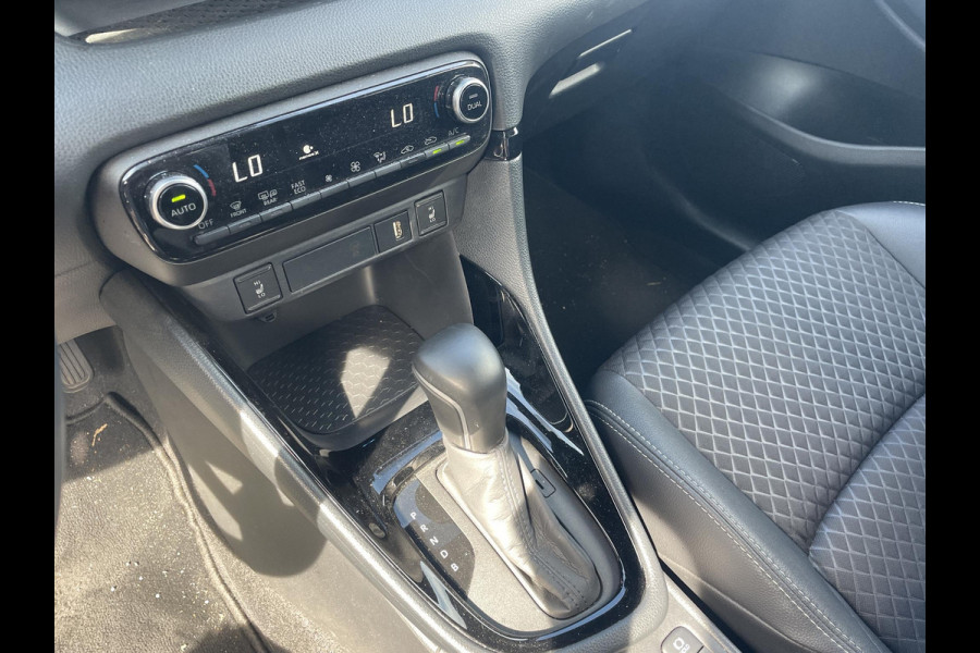 Toyota Yaris 1.5 Hybrid Executive Bi-Tone | Stoelverwarming | Navigatie | Parkeersenoren | Apple Carplay/Android Auto