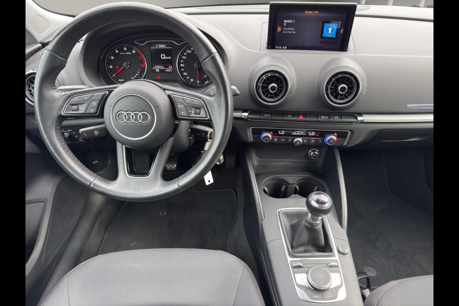 Audi A3 Sportback 30 TFSI | Navi | Airco (automatisch) | Parksenors V+A | 19" Velg | Cruise Control |