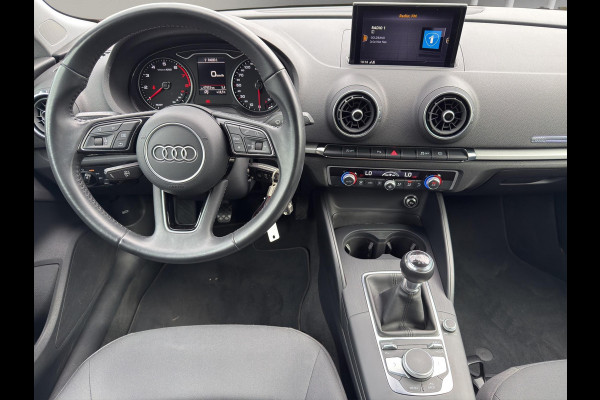 Audi A3 Sportback 30 TFSI | Navi | Airco (automatisch) | Parksenors V+A | 19" Velg | Cruise Control |