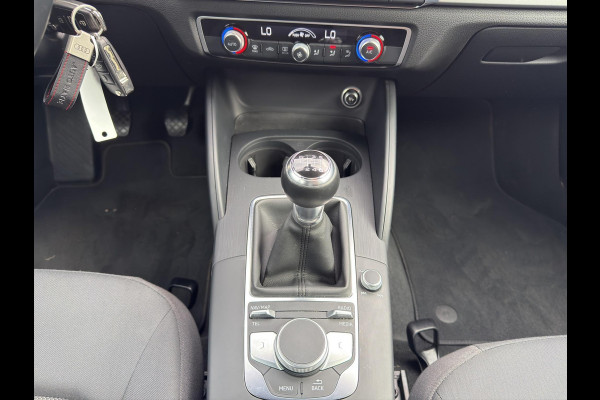Audi A3 Sportback 30 TFSI | Navi | Airco (automatisch) | Parksenors V+A | 19" Velg | Cruise Control |