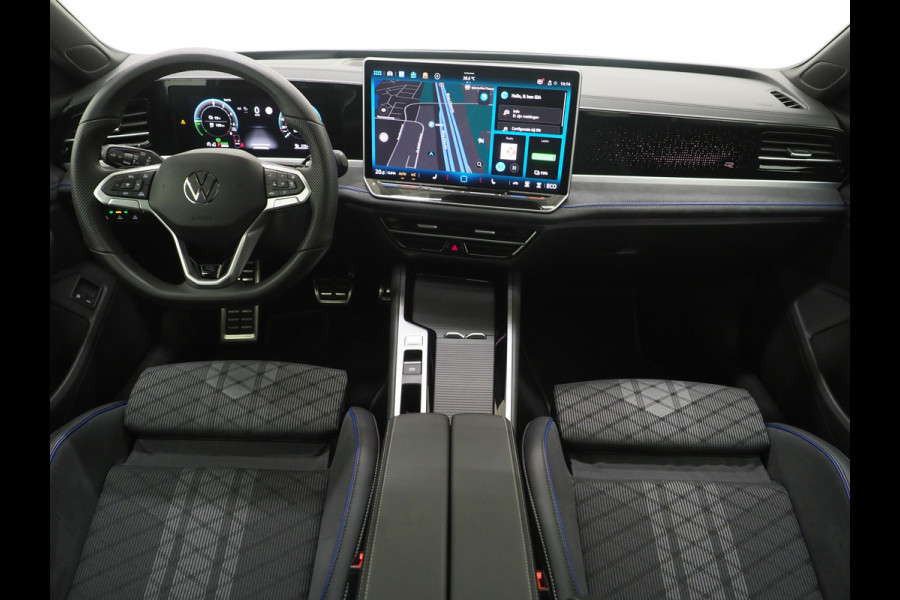 Volkswagen Passat Variant 1.5 eHybrid R-Line Edition | 5 Jaar Garantie | Panoramadak | Trekhaak | Massage | 360 | HUD | Sfeerlicht | Keyless