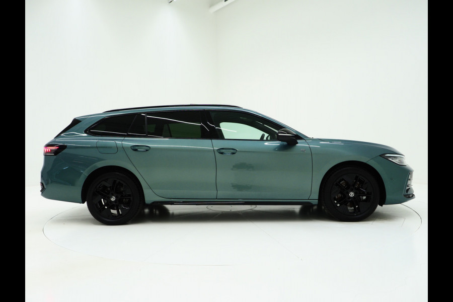 Volkswagen Passat Variant 1.5 eHybrid R-Line Edition | 5 Jaar Garantie | Panoramadak | Trekhaak | Massage | 360 | HUD | Sfeerlicht | Keyless