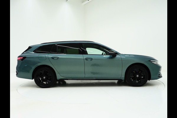 Volkswagen Passat Variant 1.5 eHybrid R-Line Edition | 5 Jaar Garantie | Panoramadak | Trekhaak | Massage | 360 | HUD | Sfeerlicht | Keyless
