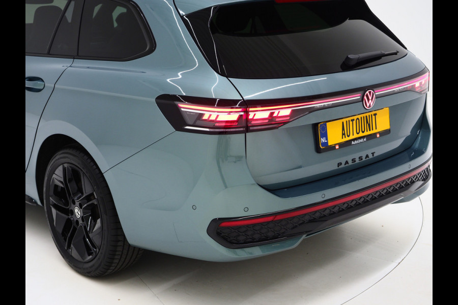 Volkswagen Passat Variant 1.5 eHybrid R-Line Edition | 5 Jaar Garantie | Panoramadak | Trekhaak | Massage | 360 | HUD | Sfeerlicht | Keyless