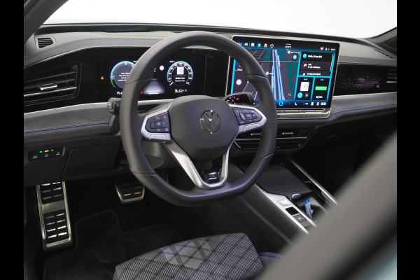 Volkswagen Passat Variant 1.5 eHybrid R-Line Edition | 5 Jaar Garantie | Panoramadak | Trekhaak | Massage | 360 | HUD | Sfeerlicht | Keyless