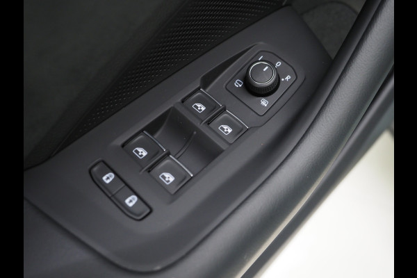 Volkswagen Passat Variant 1.5 eHybrid R-Line Edition | 5 Jaar Garantie | Panoramadak | Trekhaak | Massage | 360 | HUD | Sfeerlicht | Keyless