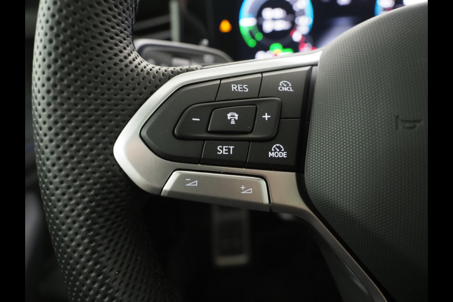 Volkswagen Passat Variant 1.5 eHybrid R-Line Edition | 5 Jaar Garantie | Panoramadak | Trekhaak | Massage | 360 | HUD | Sfeerlicht | Keyless