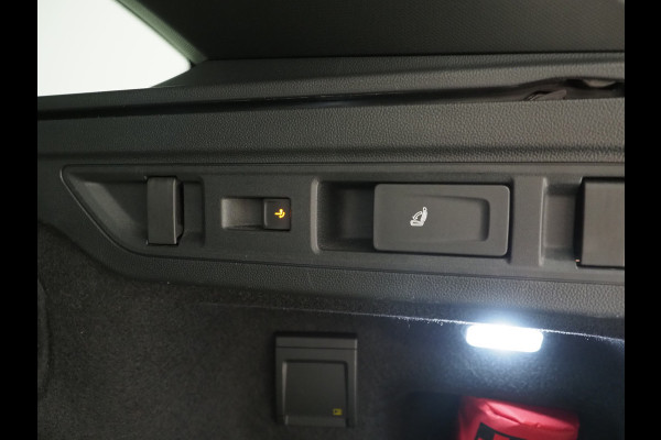 Volkswagen Passat Variant 1.5 eHybrid R-Line Edition | 5 Jaar Garantie | Panoramadak | Trekhaak | Massage | 360 | HUD | Sfeerlicht | Keyless