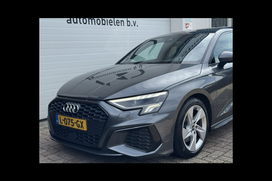 Audi A3 Limousine 30 TFSI S edition -Panorama-Virtual-Matrix