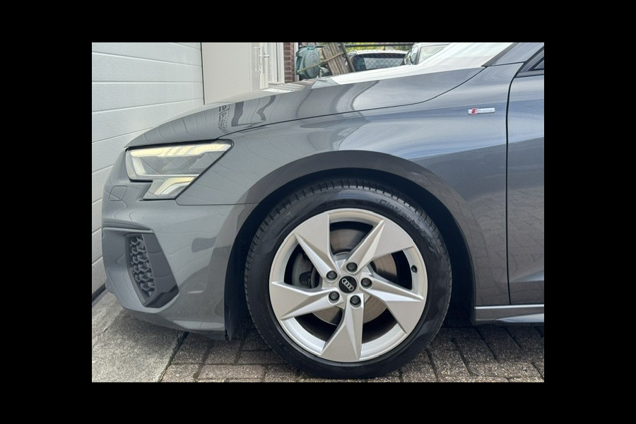 Audi A3 Limousine 30 TFSI S edition -Panorama-Virtual-Matrix