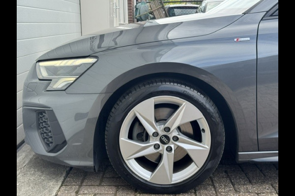 Audi A3 Limousine 30 TFSI S edition -Panorama-Virtual-Matrix