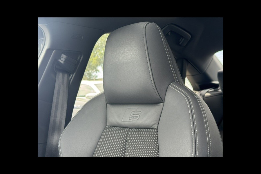 Audi A3 Limousine 30 TFSI S edition -Panorama-Virtual-Matrix