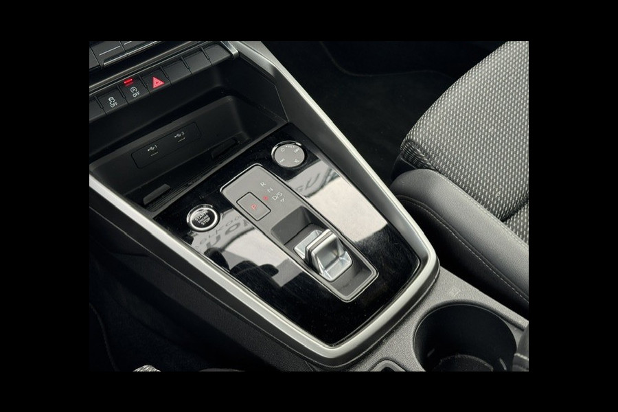 Audi A3 Limousine 30 TFSI S edition -Panorama-Virtual-Matrix
