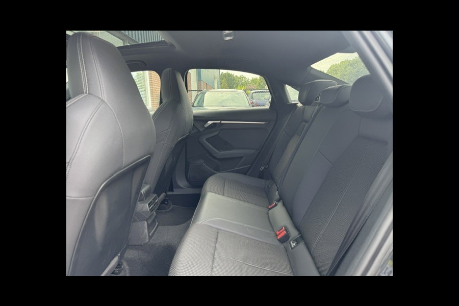 Audi A3 Limousine 30 TFSI S edition -Panorama-Virtual-Matrix