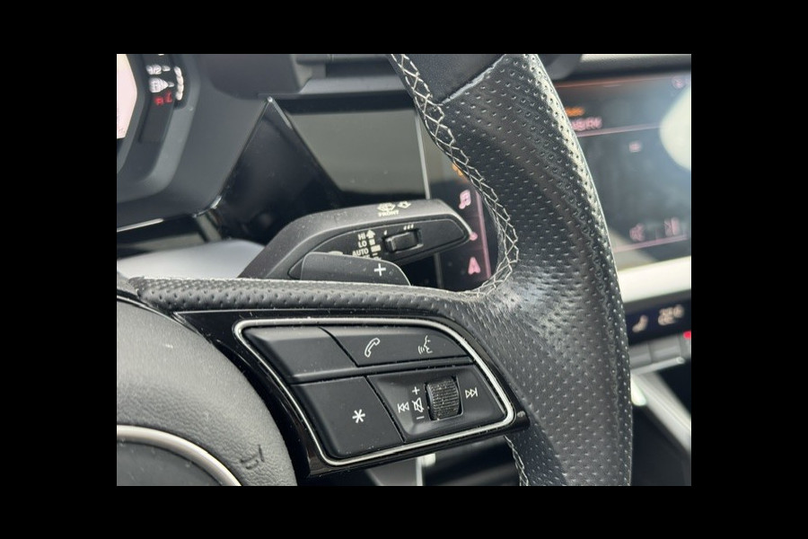 Audi A3 Limousine 30 TFSI S edition -Panorama-Virtual-Matrix