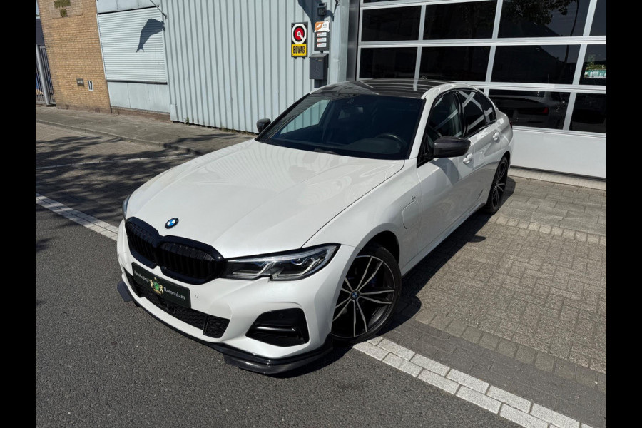 BMW 3-serie 330e High Executive M Performance CARBON 360º