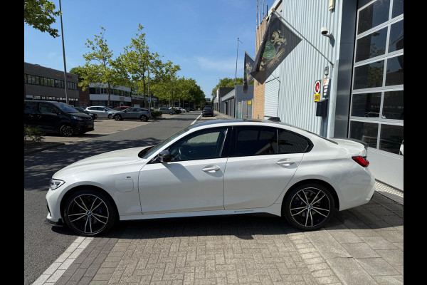 BMW 3-serie 330e High Executive M Performance CARBON 360º