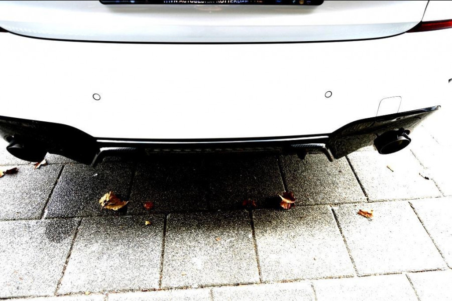 BMW 3-serie 330e High Executive M Performance CARBON 360º