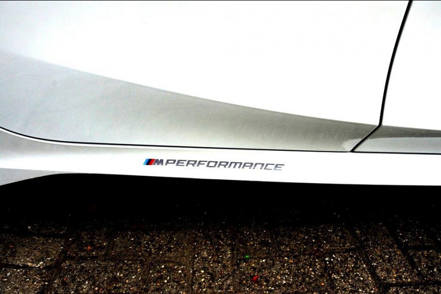 BMW 3-serie 330e High Executive M Performance CARBON 360º