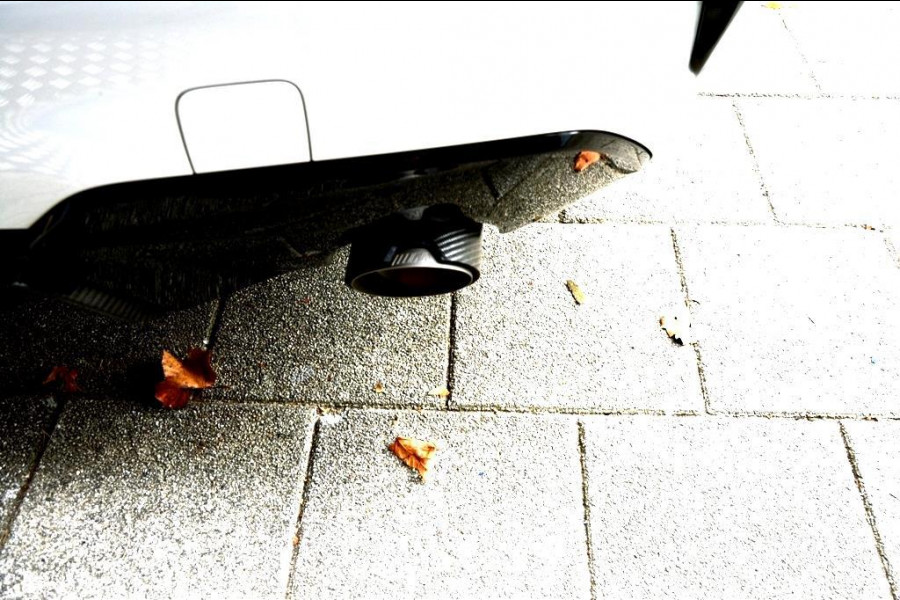 BMW 3-serie 330e High Executive M Performance CARBON 360º