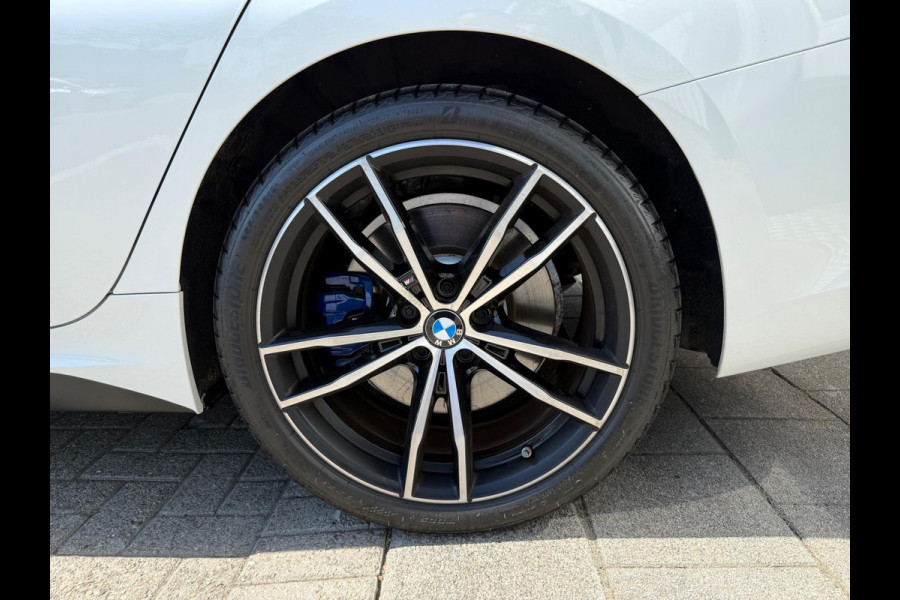 BMW 3-serie 330e High Executive M Performance CARBON 360º