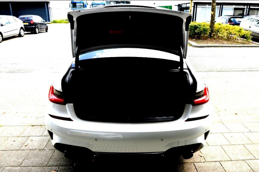 BMW 3-serie 330e High Executive M Performance CARBON 360º
