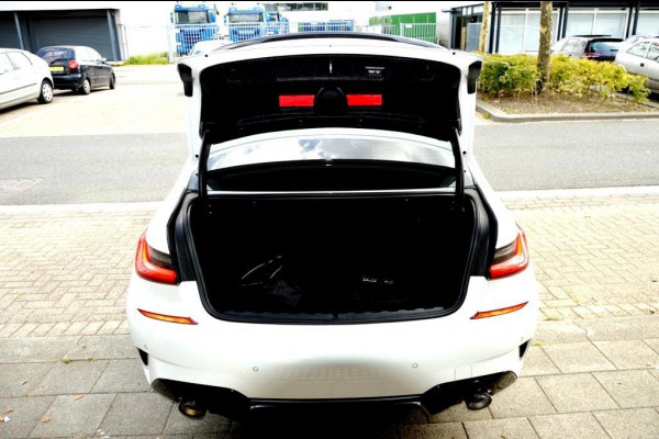 BMW 3-serie 330e High Executive M Performance CARBON 360º