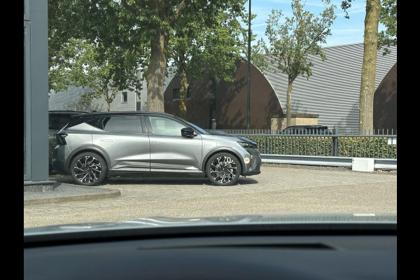 Volvo XC60 2.0 T8 Plug-in hybrid AWD Ultra Dark SOH 100% | 21'' INCH WIELEN | HARMAN KARDON | MEM. SEATS | VOOR & ACHTER STOELEN VERWARMD | STUURWIEL VERWARMD | PANO | KEYLESS | DODE HOEK | RIJKLAAR + 12 MND BOVAG GARANTIE |