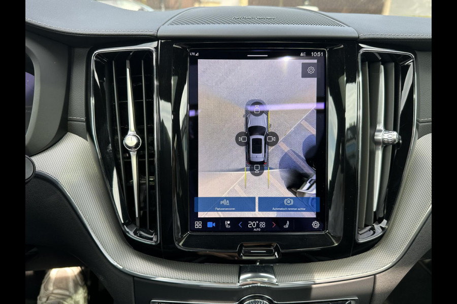 Volvo XC60 2.0 T8 Plug-in hybrid AWD Ultra Dark SOH 100% | 21'' INCH WIELEN | HARMAN KARDON | MEM. SEATS | VOOR & ACHTER STOELEN VERWARMD | STUURWIEL VERWARMD | PANO | KEYLESS | DODE HOEK | RIJKLAAR + 12 MND BOVAG GARANTIE |