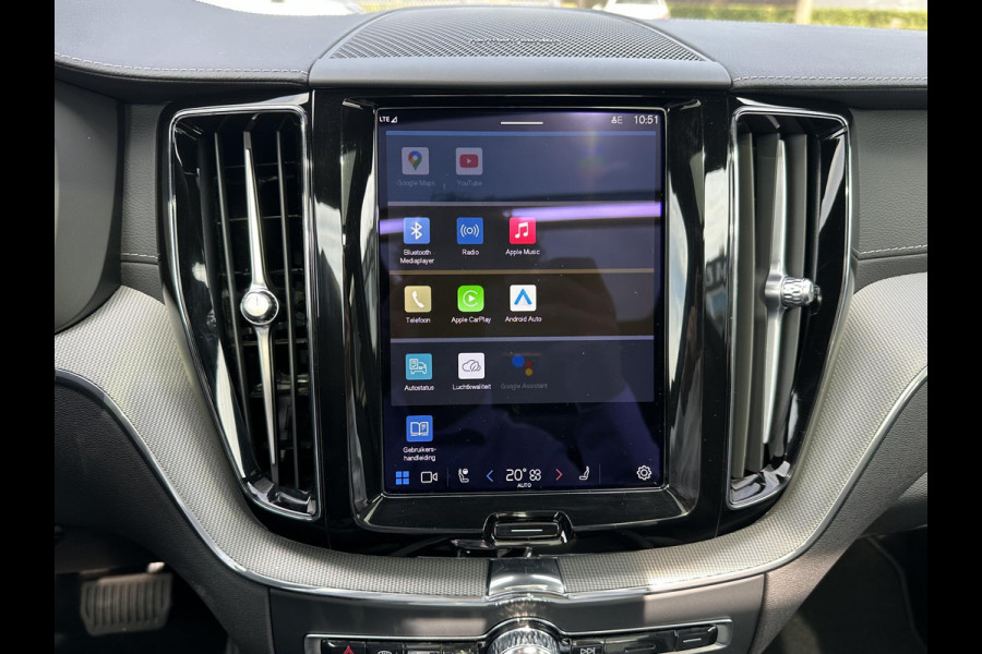Volvo XC60 2.0 T8 Plug-in hybrid AWD Ultra Dark SOH 100% | 21'' INCH WIELEN | HARMAN KARDON | MEM. SEATS | VOOR & ACHTER STOELEN VERWARMD | STUURWIEL VERWARMD | PANO | KEYLESS | DODE HOEK | RIJKLAAR + 12 MND BOVAG GARANTIE |