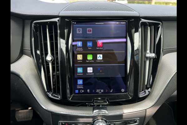 Volvo XC60 2.0 T8 Plug-in hybrid AWD Ultra Dark SOH 100% | 21'' INCH WIELEN | HARMAN KARDON | MEM. SEATS | VOOR & ACHTER STOELEN VERWARMD | STUURWIEL VERWARMD | PANO | KEYLESS | DODE HOEK | RIJKLAAR + 12 MND BOVAG GARANTIE |