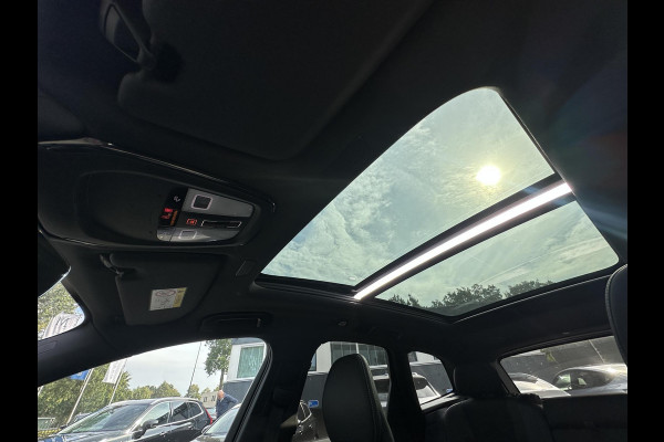 Volvo XC60 2.0 T8 Plug-in hybrid AWD Ultra Dark SOH 100% | 21'' INCH WIELEN | HARMAN KARDON | MEM. SEATS | VOOR & ACHTER STOELEN VERWARMD | STUURWIEL VERWARMD | PANO | KEYLESS | DODE HOEK | RIJKLAAR + 12 MND BOVAG GARANTIE |