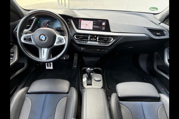 BMW 1-serie 118i 140PK Automaat Executive Edition M-Sport Sportstoelen/Parkeerhulp/Navigatie/Cruise-control