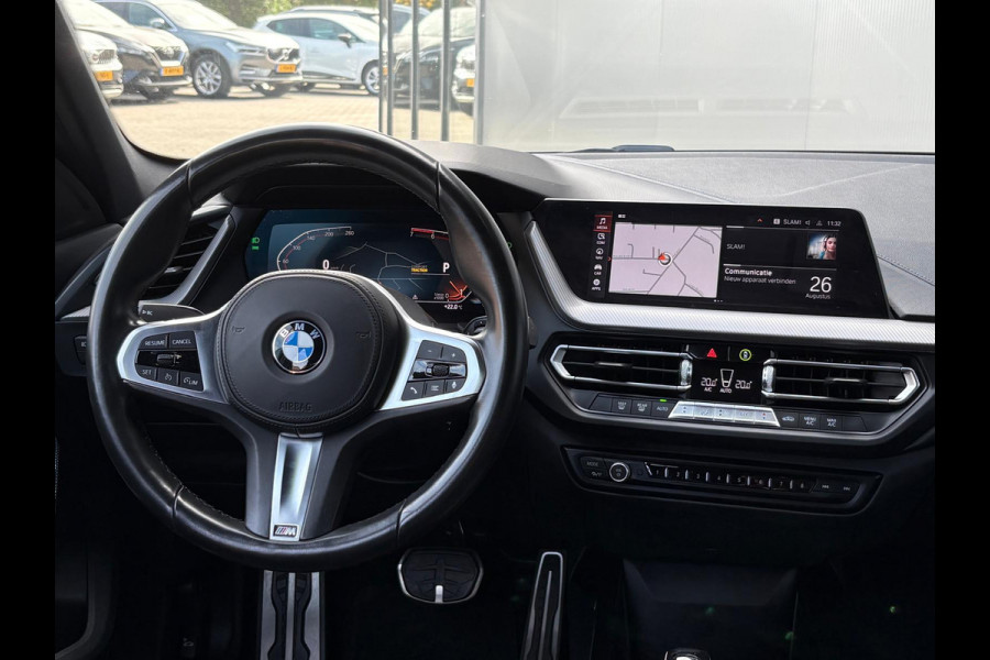 BMW 1-serie 118i 140PK Automaat Executive Edition M-Sport Sportstoelen/Parkeerhulp/Navigatie/Cruise-control