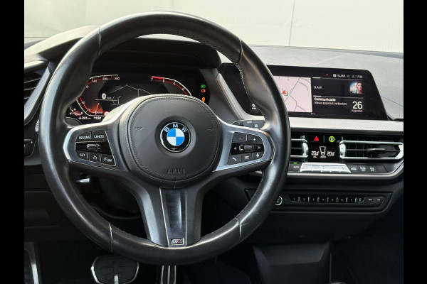 BMW 1-serie 118i 140PK Automaat Executive Edition M-Sport Sportstoelen/Parkeerhulp/Navigatie/Cruise-control