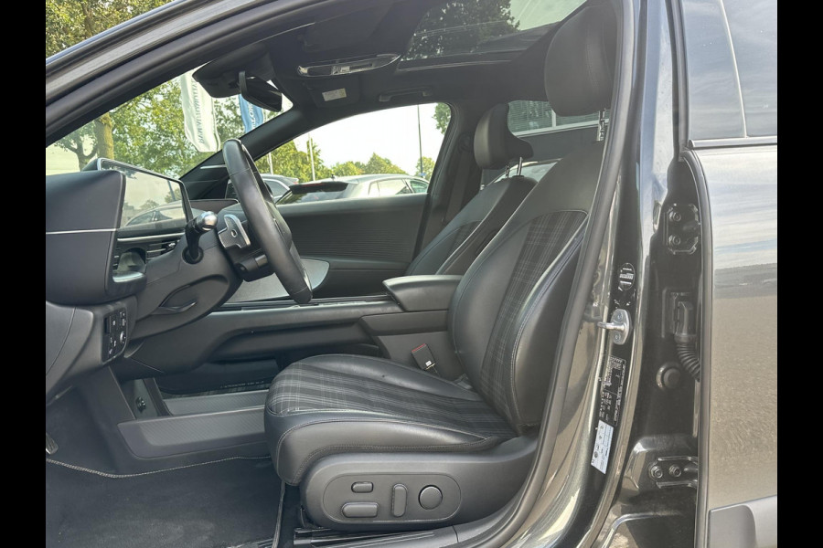 Hyundai IONIQ 6 First Edition AWD 77.4 kWh SOH 100% | PANO | STOEL VERWAMRING VOOR & ACHTER | MEM. SEAT | ELEK. STOELEN | BOSE BOXEN | 360 CAMERA | FABRIEKS GARANTIE TM 03-2028 | RIJKLAAR ! |