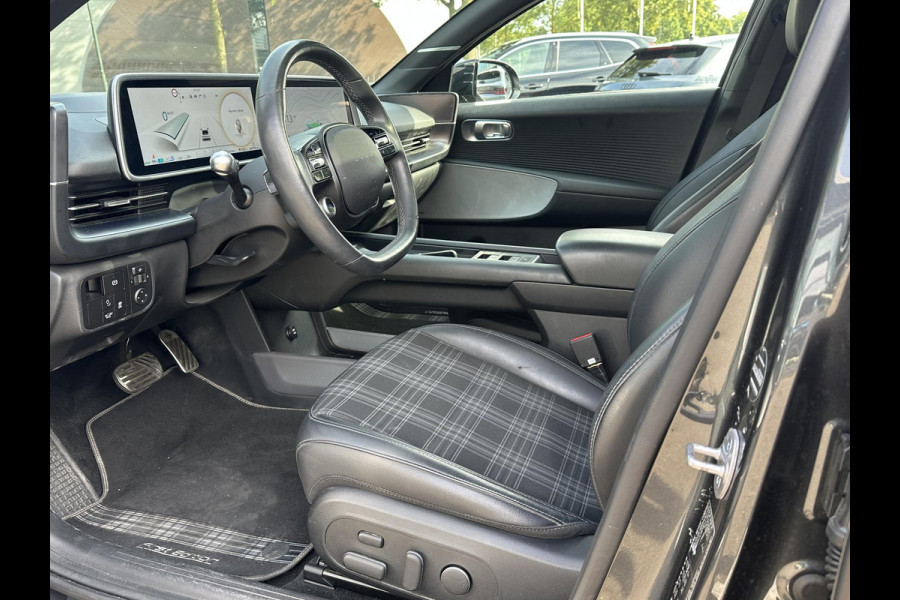 Hyundai IONIQ 6 First Edition AWD 77.4 kWh SOH 100% | PANO | STOEL VERWAMRING VOOR & ACHTER | MEM. SEAT | ELEK. STOELEN | BOSE BOXEN | 360 CAMERA | FABRIEKS GARANTIE TM 03-2028 | RIJKLAAR ! |