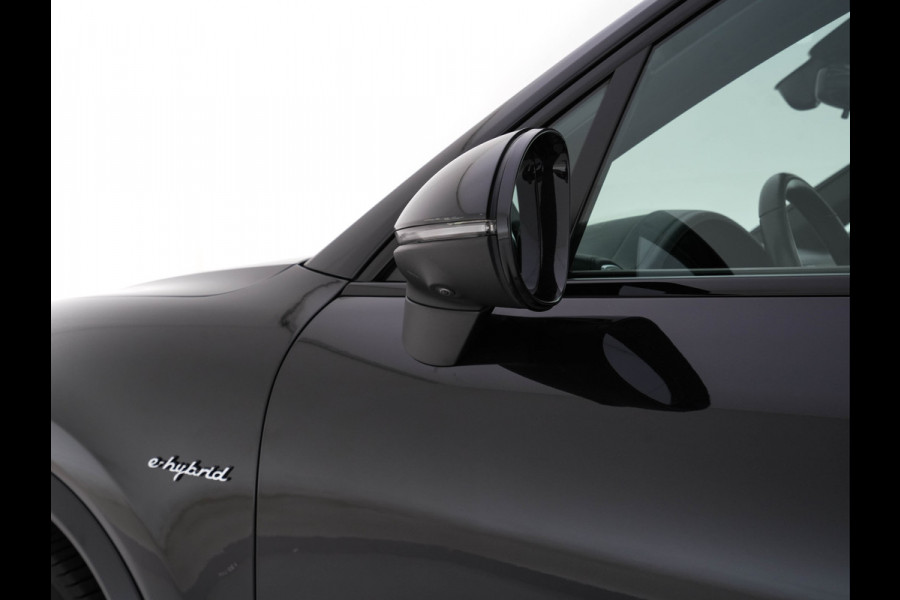 Porsche Cayenne 3.0 E-Hybrid AWD (Plug-in) {SoH-100%} (INCL-BTW) *PANO | LEATHER | FULL-LED | SPORTCHRONO | MEMORY-PACK | BOSE-AUDIO | TOPVIEW | HEATED/VENTILATED-SPORTSEATS | DAB | NAVI-FULLAMP | PRIVACY-GLASS | SHIFTPADDLES | TOWBAR | 22''AL