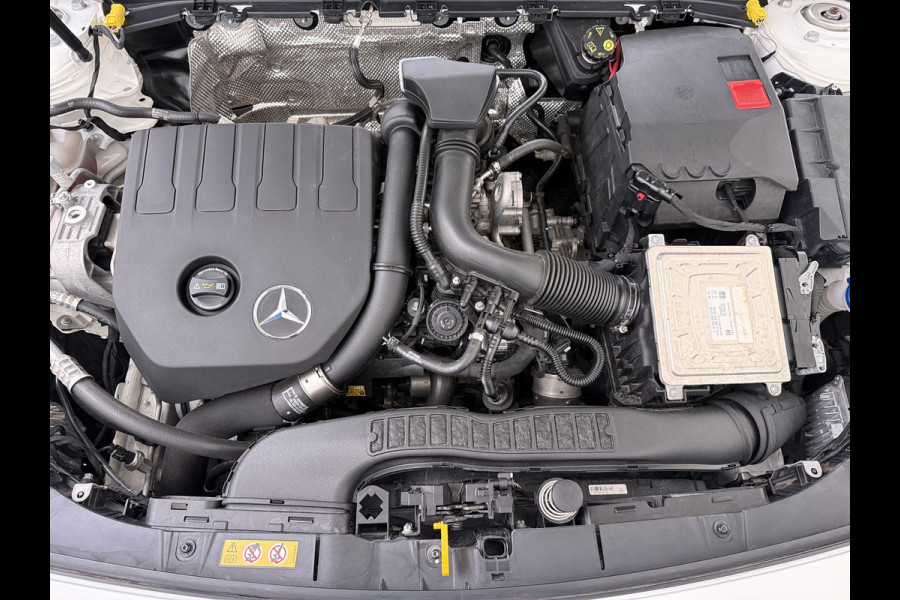 Mercedes-Benz CLA-Klasse 180 AMG line | Night Sfeer Dodehoek Trekhaak