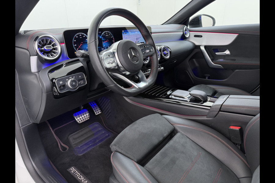 Mercedes-Benz CLA-Klasse 180 AMG line | Night Sfeer Dodehoek Trekhaak