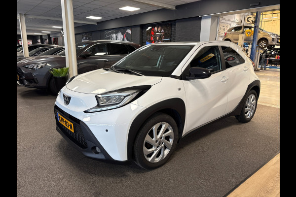 Toyota Aygo X 1.0 VVT-i MT first / apple /stoelverw /cruisec /camera/pdc/clima/boeken