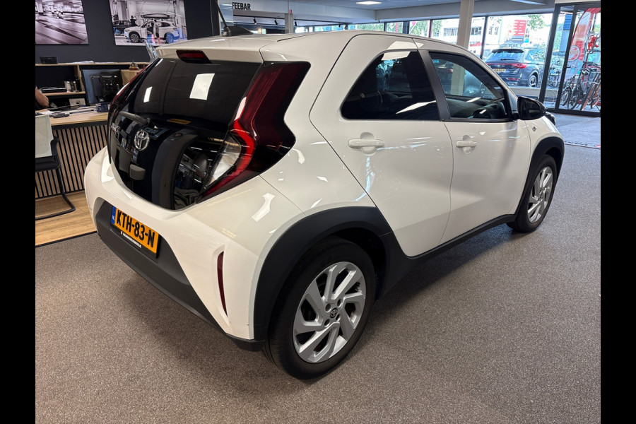Toyota Aygo X 1.0 VVT-i MT first / apple /stoelverw /cruisec /camera/pdc/clima/boeken