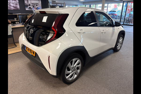 Toyota Aygo X 1.0 VVT-i MT first / apple /stoelverw /cruisec /camera/pdc/clima/boeken