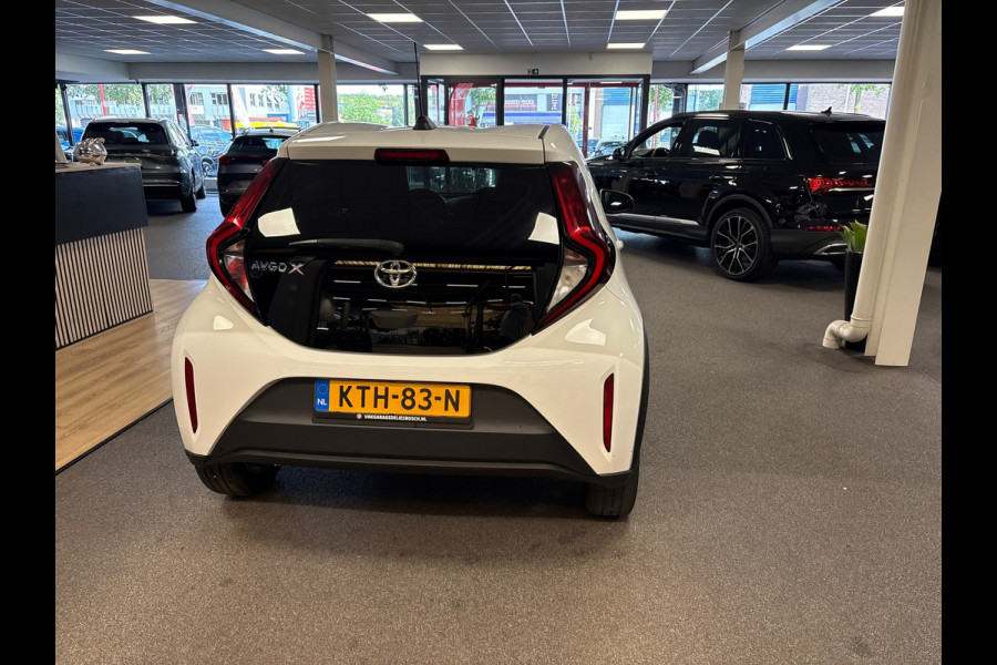 Toyota Aygo X 1.0 VVT-i MT first / apple /stoelverw /cruisec /camera/pdc/clima/boeken