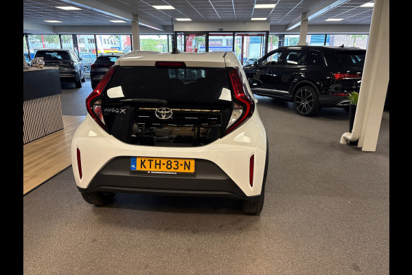 Toyota Aygo X 1.0 VVT-i MT first / apple /stoelverw /cruisec /camera/pdc/clima/boeken