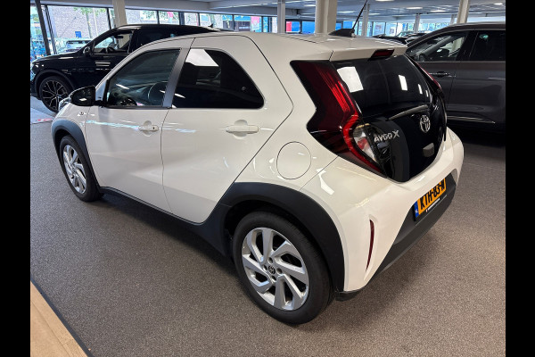 Toyota Aygo X 1.0 VVT-i MT first / apple /stoelverw /cruisec /camera/pdc/clima/boeken