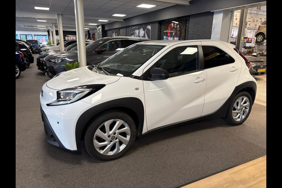 Toyota Aygo X 1.0 VVT-i MT first / apple /stoelverw /cruisec /camera/pdc/clima/boeken